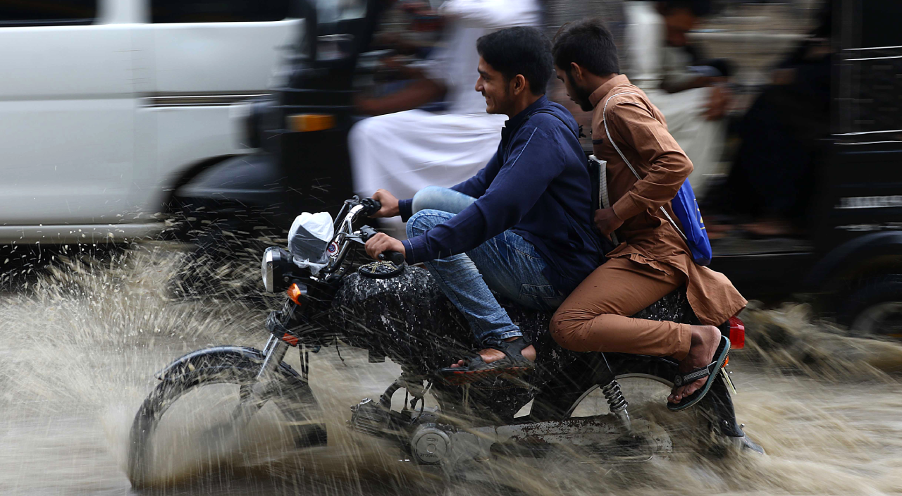 Pakistan'da şiddetli yağış! 4 ölü var